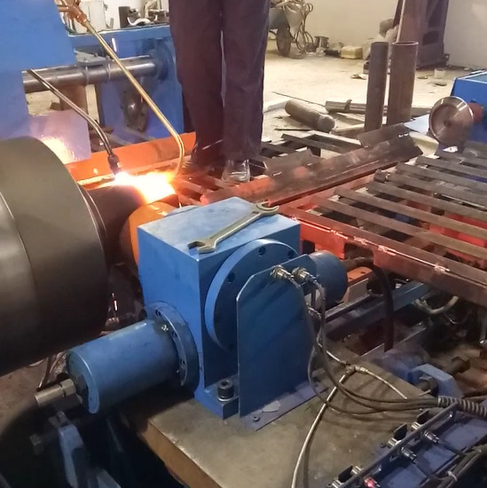 CO2 Cylinder Hot Spinning Machine
