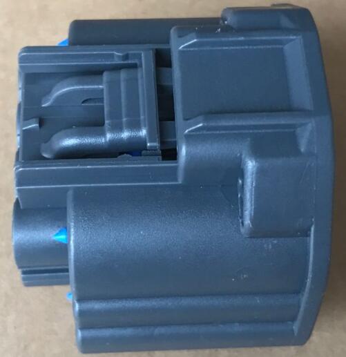 Yazaki Sealed Female Connector Housing and Terminal 7283-5574-10