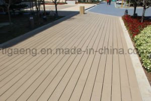 El alto panel WPC-Hecho resistente del Decking de agua de la buena calidad de la seguridad