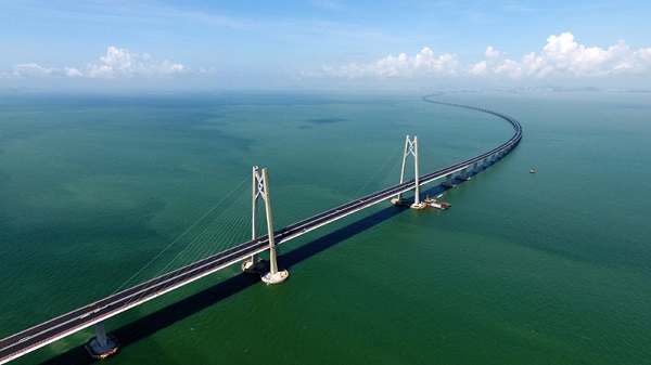 Le plus long pont au monde traversant la mer ouvert au public le 24.octobre.2018