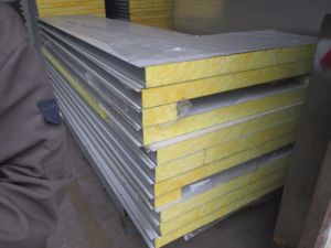 Uno para a surtidor de los hogares del envase del abastecedor de la soluci&oacute;n