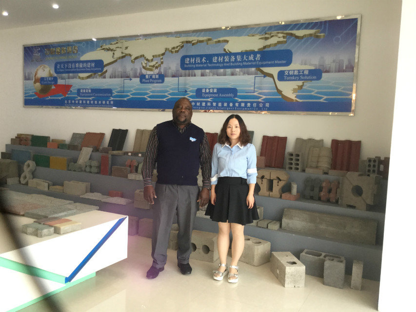 Конгрессмен Малави посетил фабрику ZCJK Wuhan и купил машину кирпича ZCJK6-15