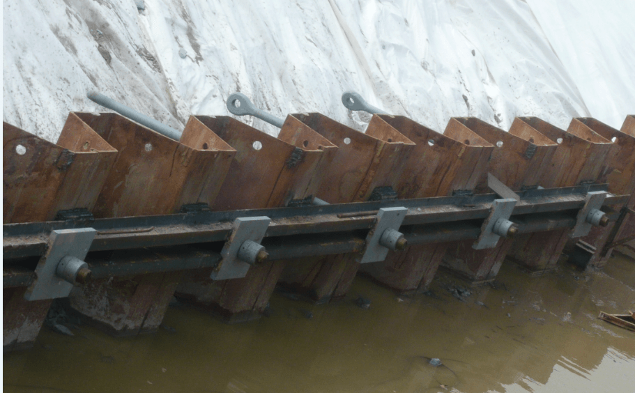 Tie bar connection outside sheet pile