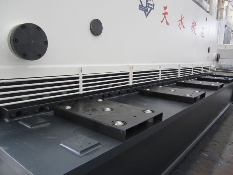 Cizalla hidráulica de guillotina para cortar 6m de placa de acero (QC11Y-8X6000)