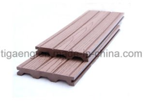 Decking en plastique en bois du compos&eacute; WPC d'installation commode recyclable pour l'Europe