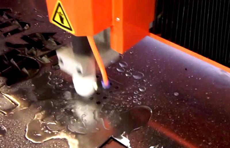 metal sheet plsama cutting machine with water cooling.jpg cortadora del plsama de la hoja de metal con agua cooling.jpg
