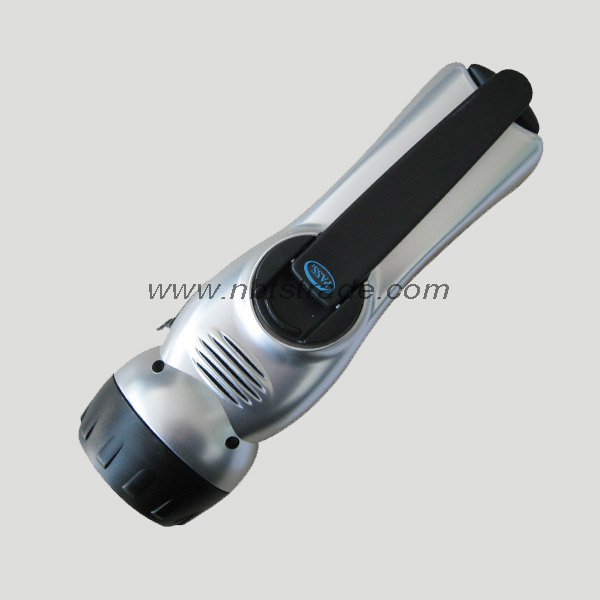 Dynamo 3 LED Flashlight with FM / Am Radio