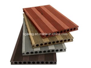 Plancher ext&eacute;rieur &agrave; extr&eacute;mit&eacute; &eacute;lev&eacute; d'Eco WPC/type en bois Decking compos&eacute; de PE