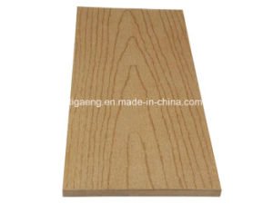 Le Decking compos&eacute; en plastique en bois durable/WPC ext&eacute;rieurs imperm&eacute;abilisent le plancher