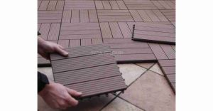 Le grand dos en plastique en bois parquette le paquet de PE de DIY WPC pour le trottoir