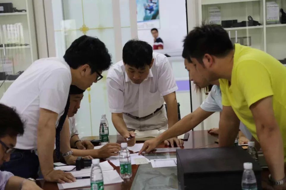 日本客戶冒雨來訪我司探討定制大功率電源