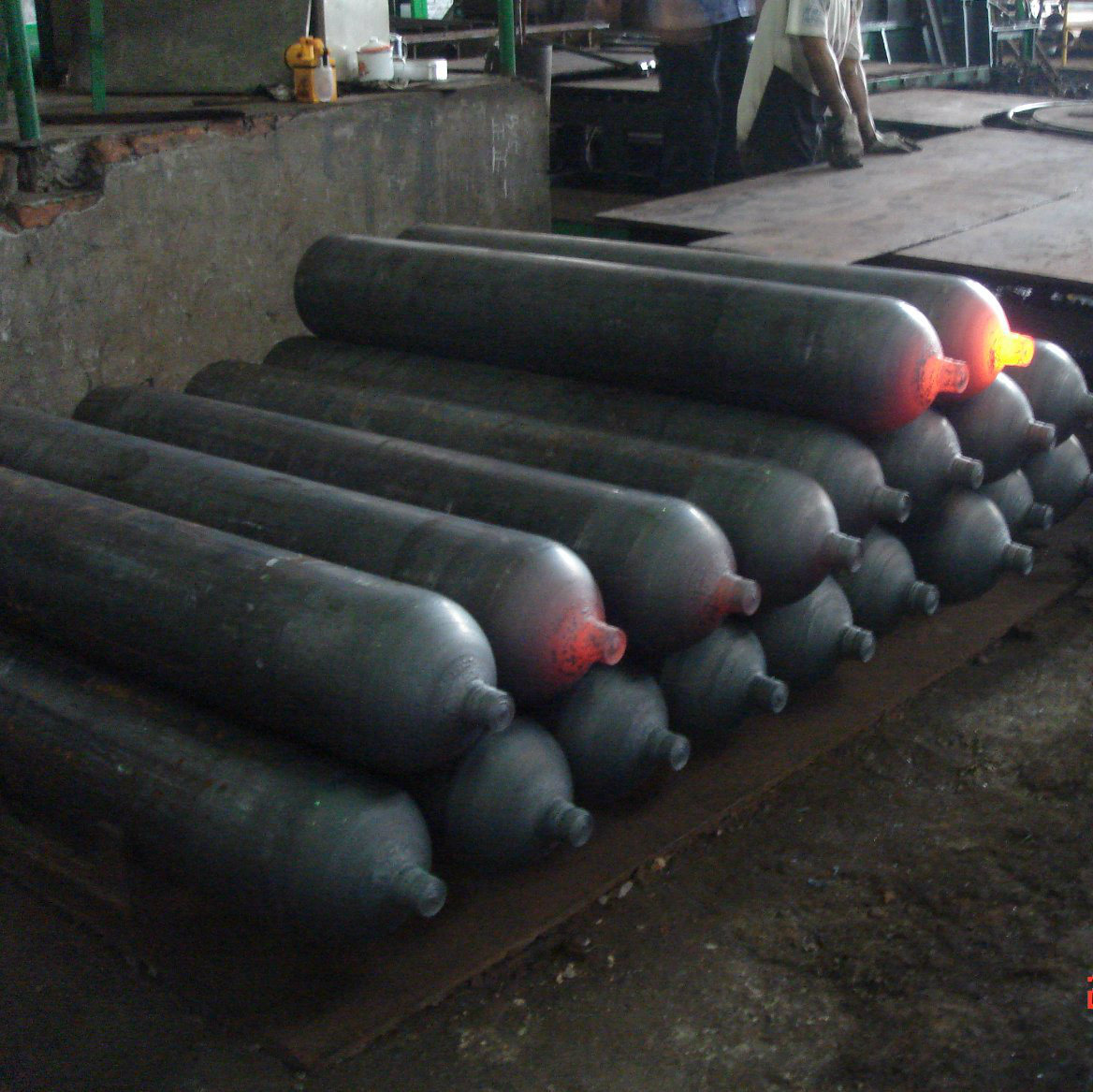 Seamless Steel Cylinder Hot Spinning Machines