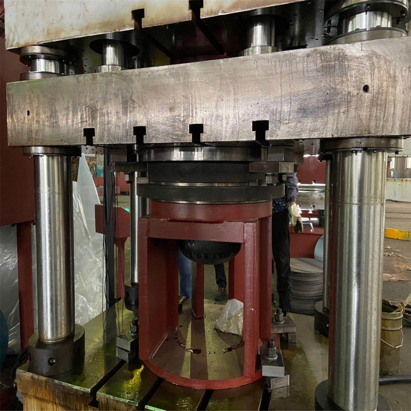 LPG Gas Cylinder Hydraulic Deep Drawing Machine Punching Machine Press Machine