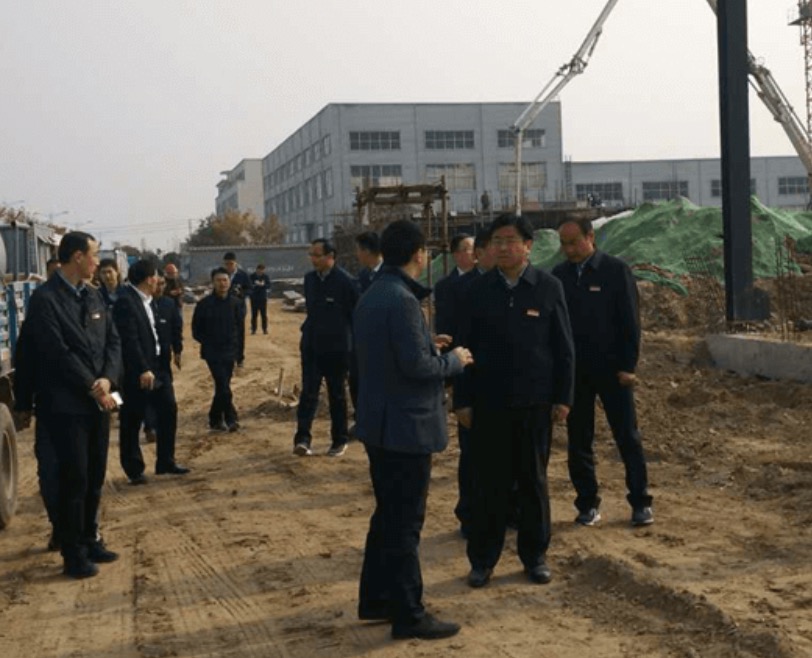 宿迁市政协副主席、宿城区委书记裴承前到我司建筑工地查看工程进度