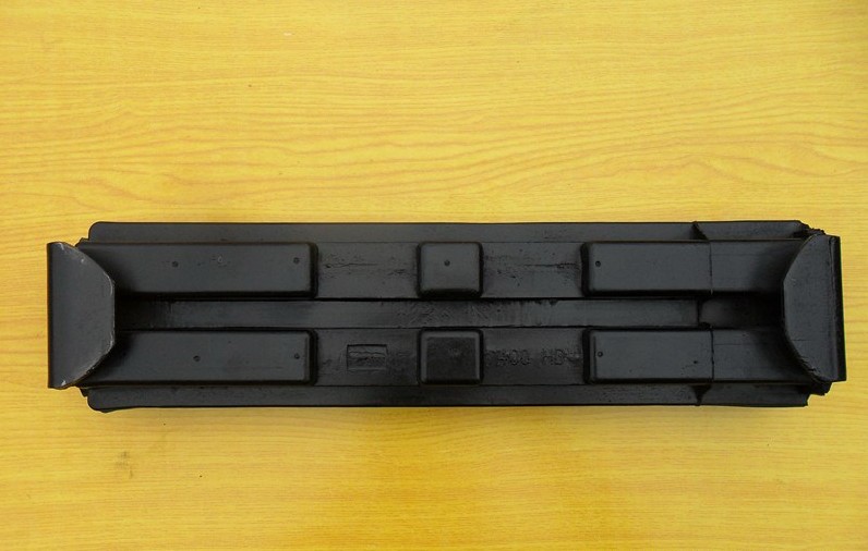 Rubber track shoe pad