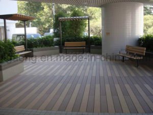 Suelo hueco resistente conveniente del Decking de agua WPC de la instalaci&oacute;n
