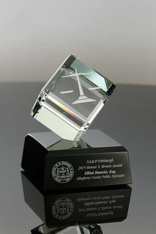 Primo Crystal Clipped Cube on Base (#3511)