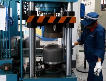 Semi-Automatic LPG Gas Cylinder Hole Punching Machine