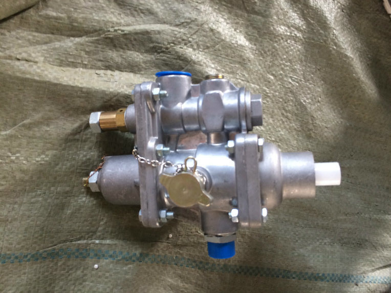 Sdlg LG936 LG938 LG956 LG958 LG968 Loader Parts Air Dyer St-50g 4120000084 Oil-Water separator