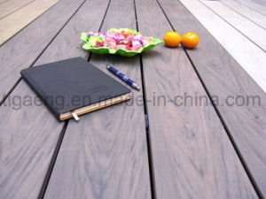 &Eacute;tage ext&eacute;rieur l&eacute;ger de Decking de la cavit&eacute; WPC de mod&egrave;le neuf chaud de vente