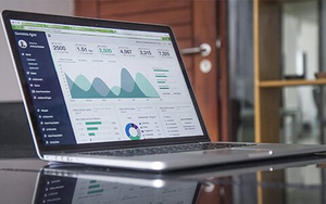 <div style="text-align: center;"><br> <span style="font-size:18px;"><strong>Equipo de Finanzas</strong></span><br> 11 contadores profesionales para asegurarse de que su moeny es seguro con nosotros.</div> 