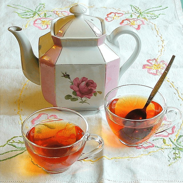 中国茶具品种繁多特别讲究色香味形因此需要一系列能充分发挥各类茶叶特质的器具