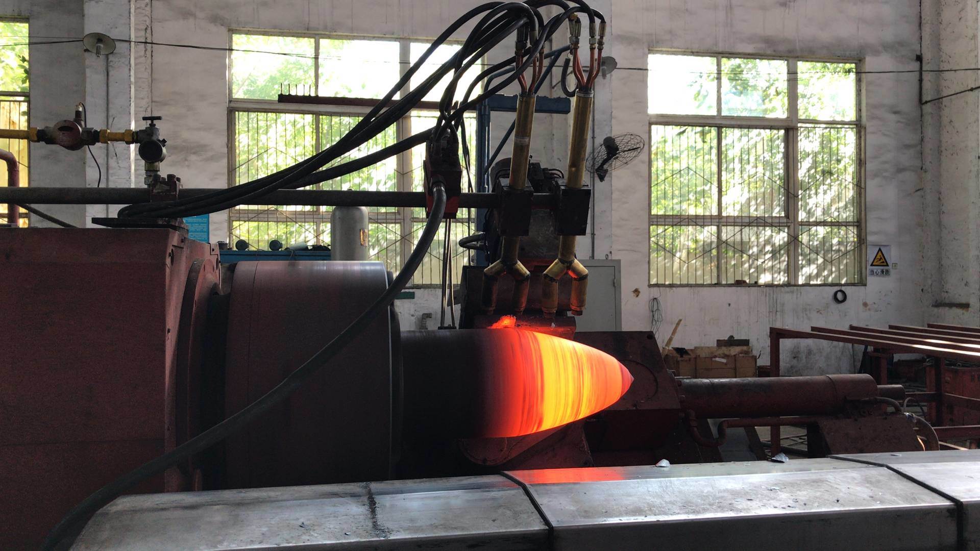 Hydraulic Seamless Steel Cylinder Hot Spinning Necking-in Machine