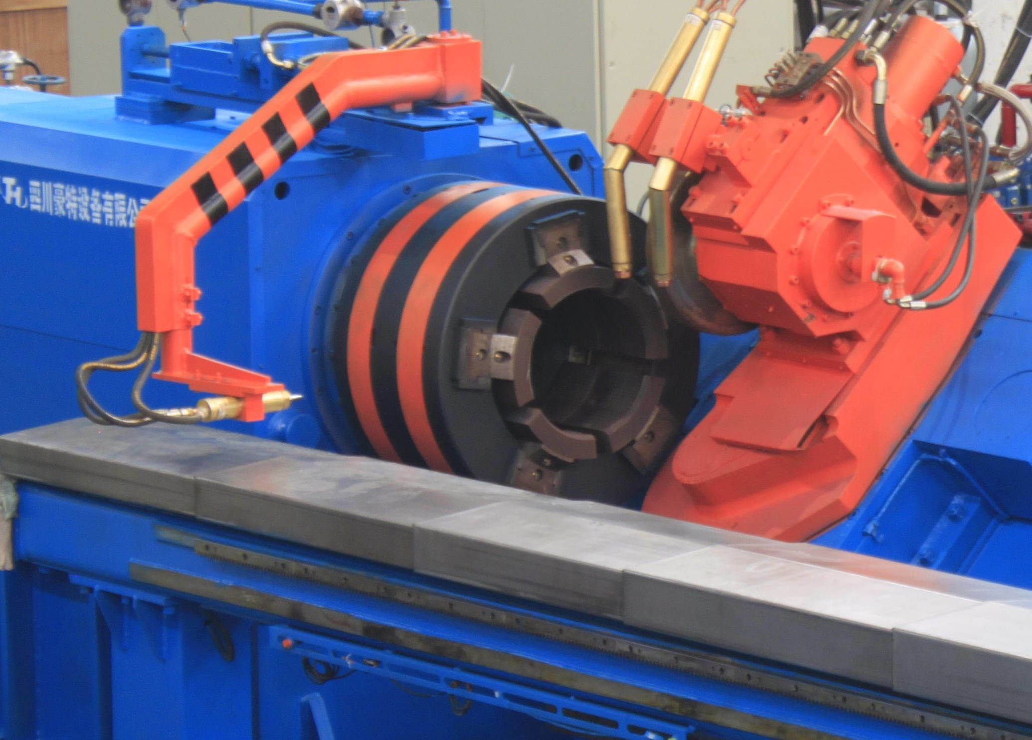 Oxygen Seamless CNG Cylinder Steel Cylinder Hot Making Hydraulic Spinning Necking-in Machine