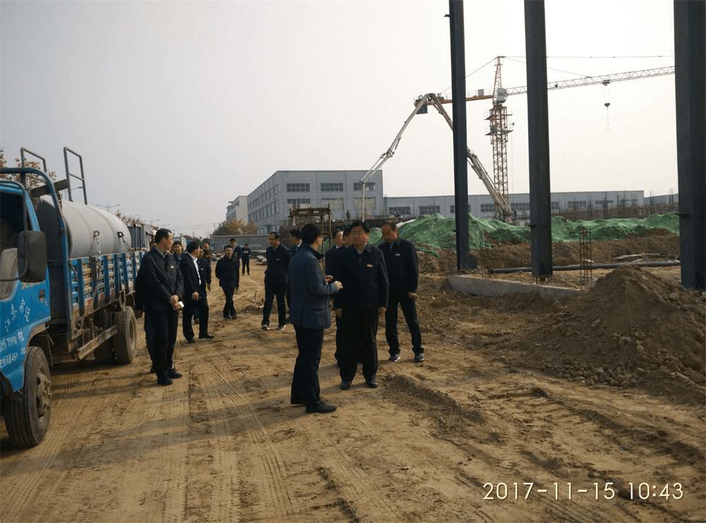 宿迁市政协副主席、宿城区委书记裴承前到我司建筑工地查看工程进度