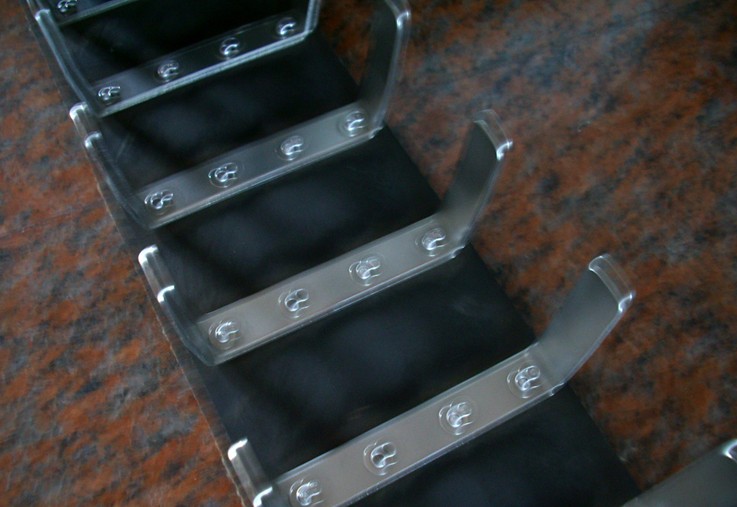 Robot Rubber Track (110x70x51)