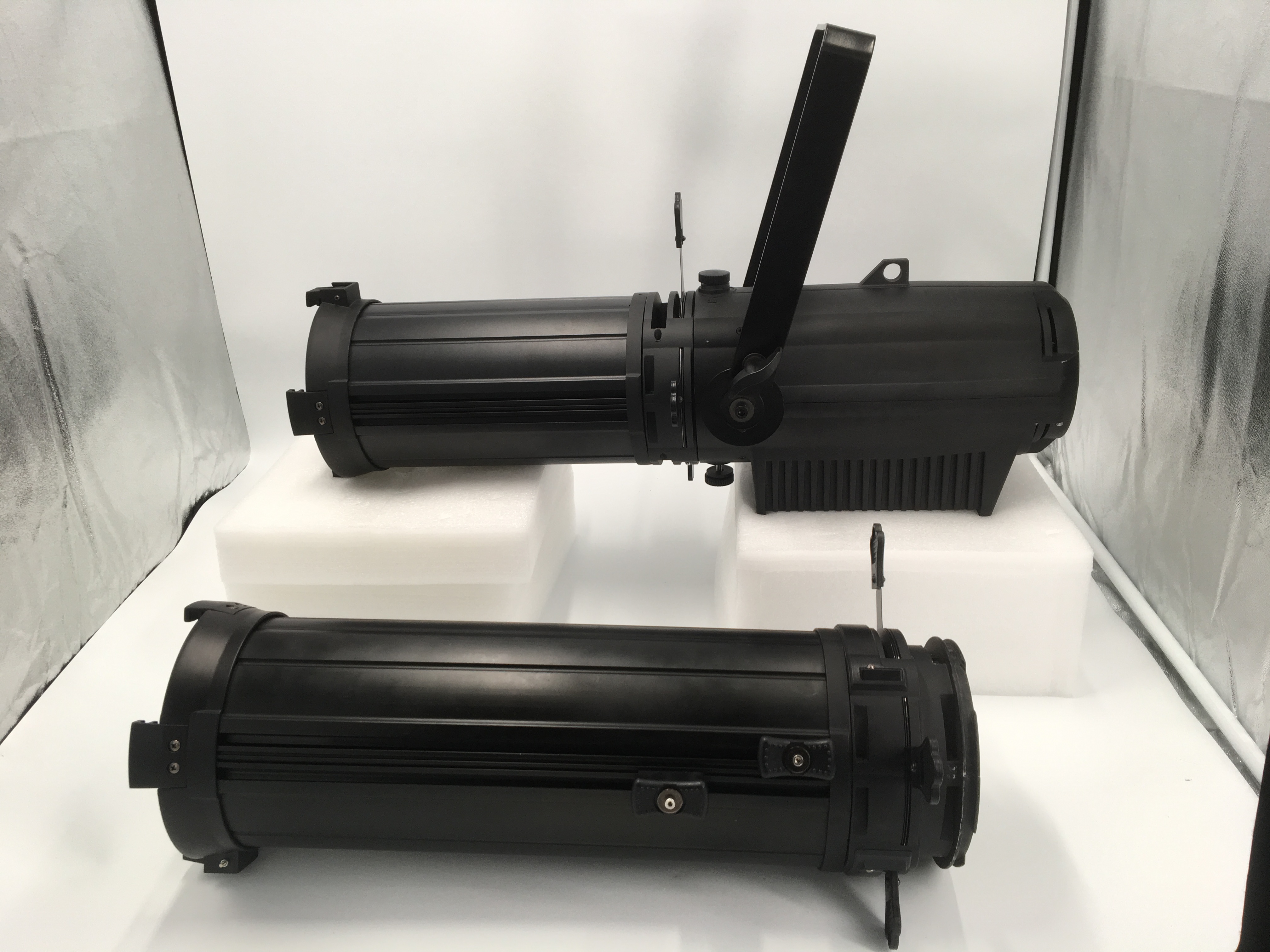 TH-346 Die-casting Aluminum Led Ellipsoidal Light with Zoom. Luz elipsoidal LED de aluminio de aluminio TH-346 con zoom