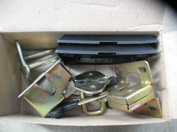 Sdlg LG936 LG938 LG956 LG958 LG968 Loader Spare Parts Right and Left Door Lock 4190000604/4190000605