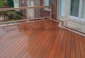 Decking r&eacute;sistant au feu amical &agrave; extr&eacute;mit&eacute; &eacute;lev&eacute; nu-pieds WPC de nature de la surface