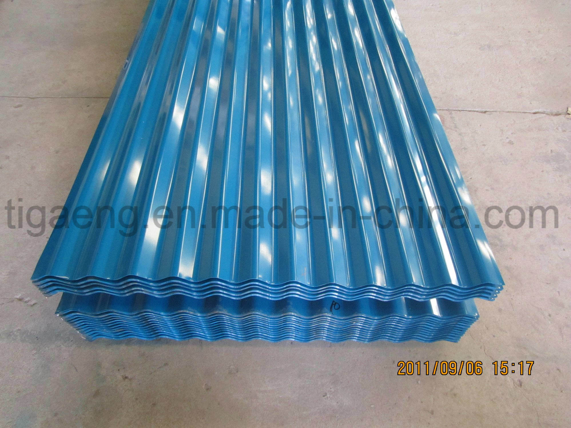 High Quality Easy Fabrication Color Coated Galvanized Steel Tile