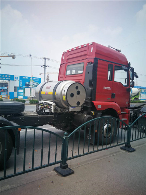 Cryogenic Vehicle LNG Pressure Vessel Tank for Bus Gas Cylinder