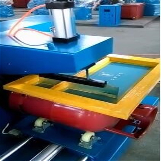 Logo and Words Silk Printing Machine on LPG Cylinder Body