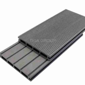 Decking de WPC avec de longs &eacute;tages en plastique en bois ext&eacute;rieurs de dur&eacute;e de vie