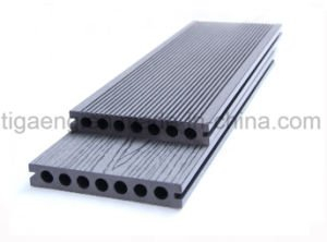 Suelo hueco resistente conveniente del Decking de agua WPC de la instalaci&oacute;n
