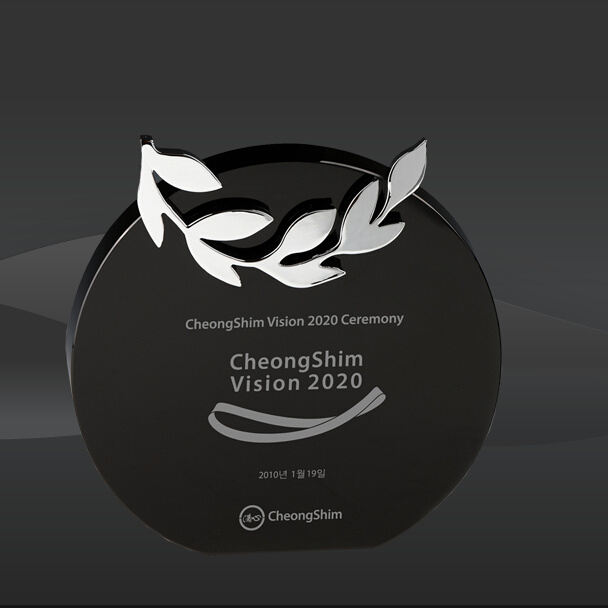 Circle Wreath Crystal Award (CIP-P65515S, CIP-P65515L)