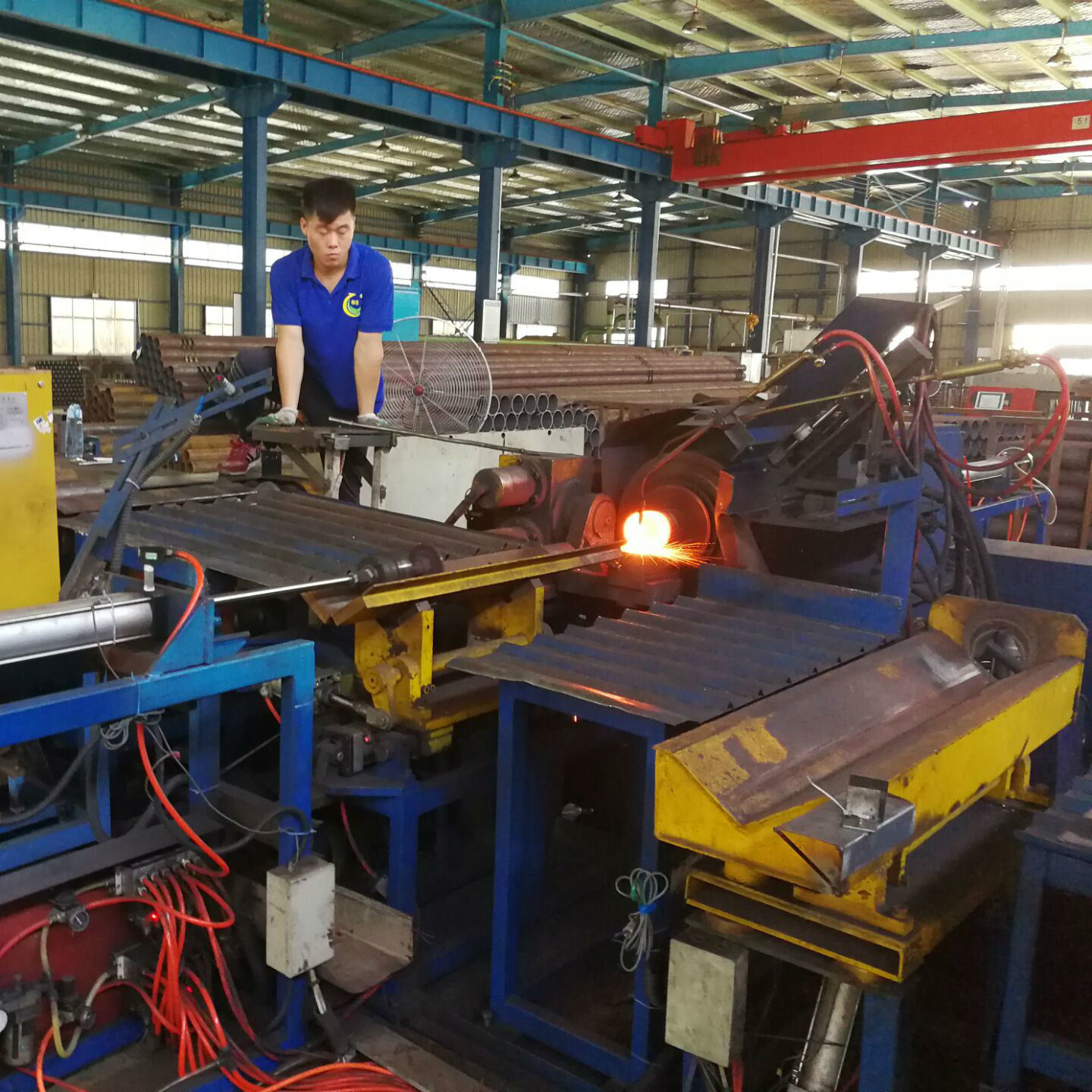 Automated Fire Extinguishers Hot Spinning Machine