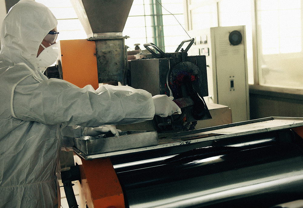 Powder Spraying for Cylinder Surface Treatment