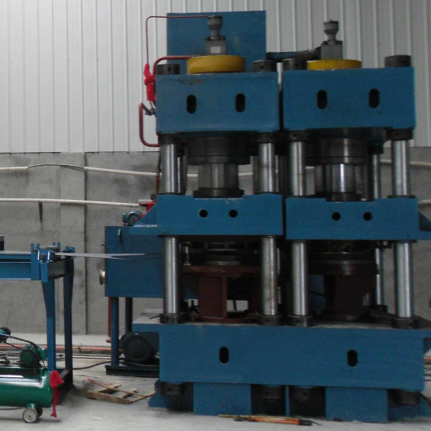  LPG Gas Cylinder Decoiler, Straightening and Blanking Line Made in China