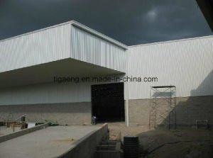 Atelier multi l&eacute;ger d'envergure de structure m&eacute;tallique de mesure avec la grue