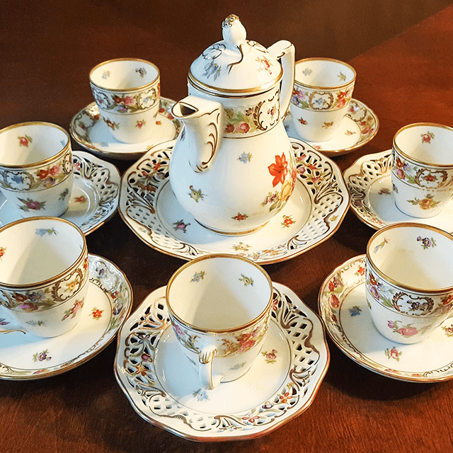 中國茶具品種繁多特彆講究色香味形因此需要一系列能充分發揮各類茶葉特質的器具