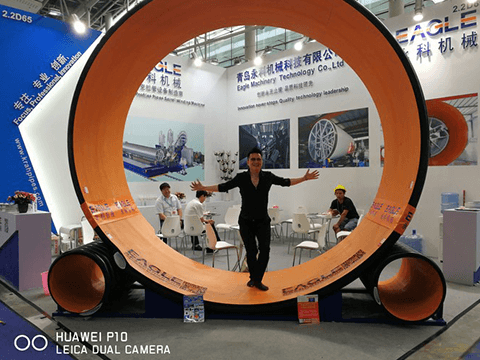 Eagle Machinery Co muestra el tubo de perfiles más grande en Chinaplas 2017