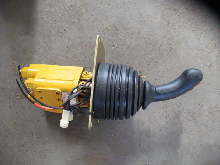 Sdlg LG953 Wheel Loader Spare Parts Pilot Control Valve Dxs-00-S 4120002280