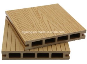 2017 Decking imperm&eacute;able &agrave; l'eau ext&eacute;rieur de vente chaud WPC parquetant le Decking creux