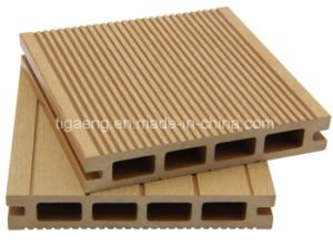 Premi&egrave;res tuiles de Decking de WPC, Decking compos&eacute; en plastique en bois courant pour l'Europe