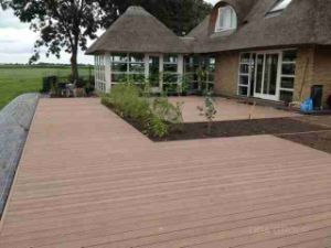 Moins de plancher en plastique en bois WPC d'&eacute;tage ext&eacute;rieur de paquet de la maintenance