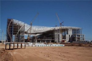 Almac&eacute;n/hangar modificados para requisitos particulares de la estructura del marco de acero del dise&ntilde;o